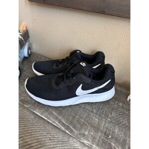 Nike Women's Tanjun 812655-011 Black Running Shoes Lace Up Low Top Size 7.5